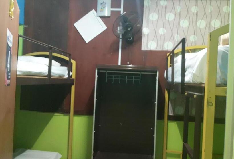تختخواب و صبحانه Rose Haven Hotel No63b