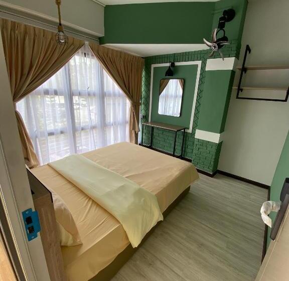 Clock Inn Backpackers Hostel