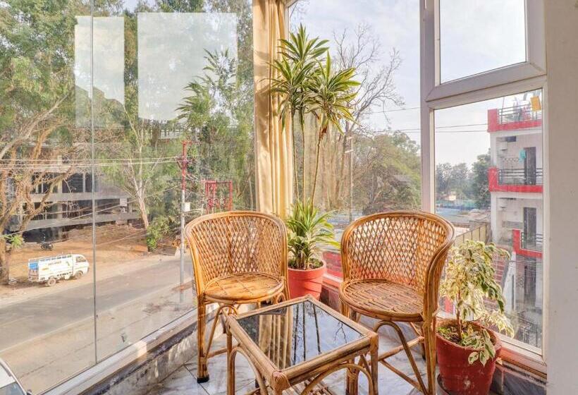 Collection O Hotel Royal Taj