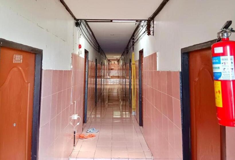 فندق Full Moon Central Party