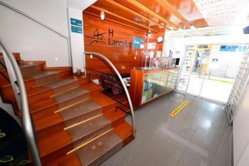 هتل Hostal Lancelot