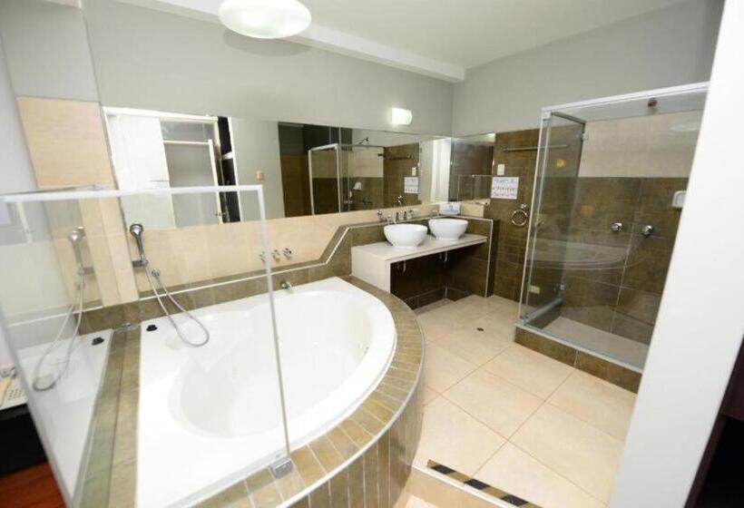 هتل Hostal Lancelot