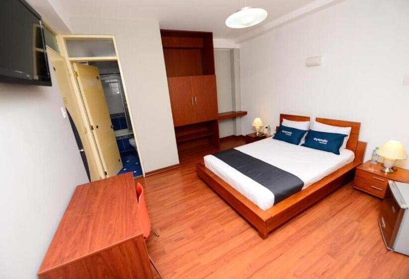 هتل Hostal Lancelot