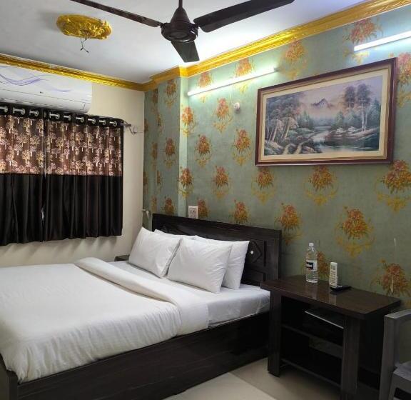 ホテル K K Residency