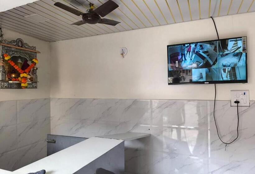 ホテル K K Residency