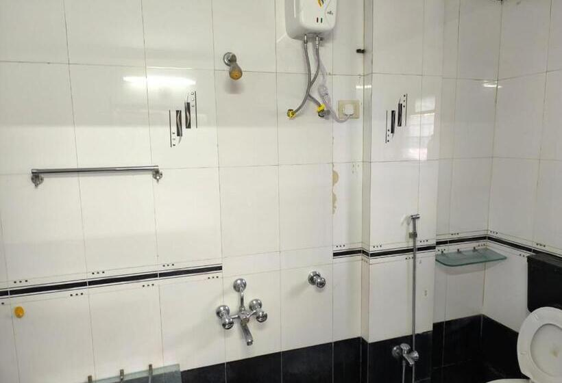 ホテル K K Residency