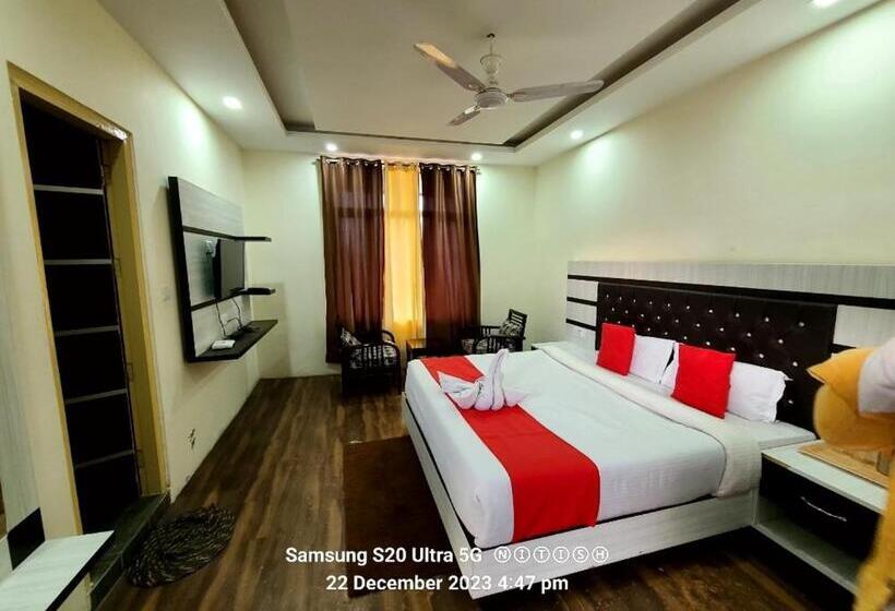 호텔 Neo Himalyan Stays