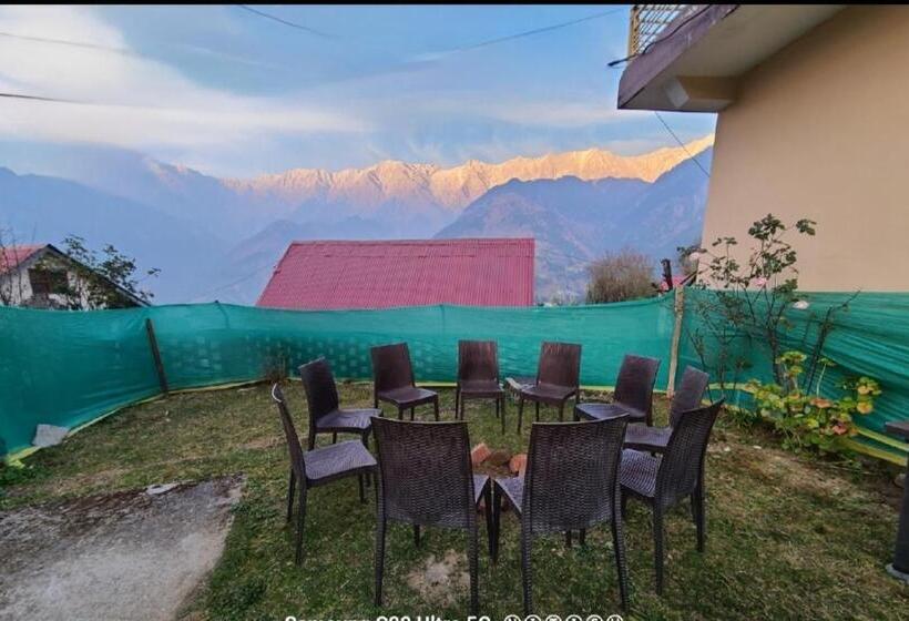 호텔 Neo Himalyan Stays