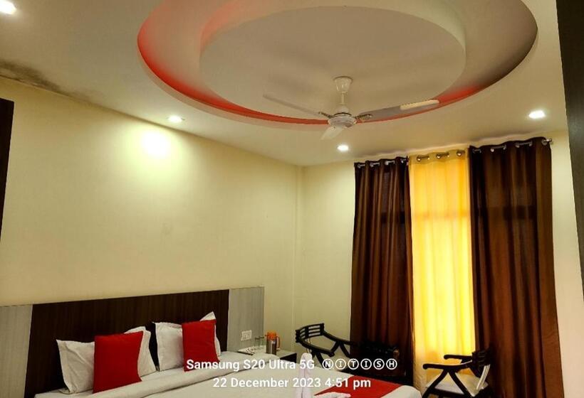 호텔 Neo Himalyan Stays