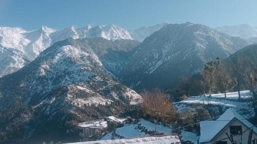 호텔 Neo Himalyan Stays