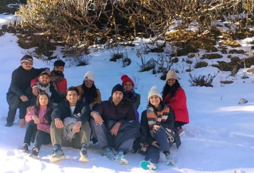 호텔 Neo Himalyan Stays