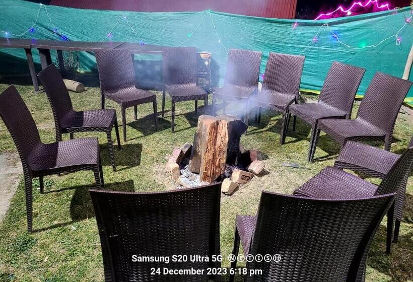 호텔 Neo Himalyan Stays