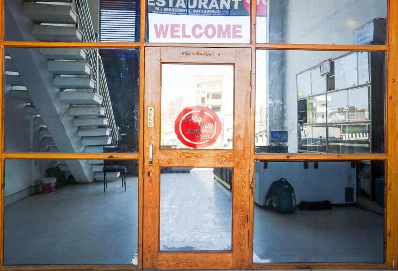 호텔 Oyo Muchhad 75