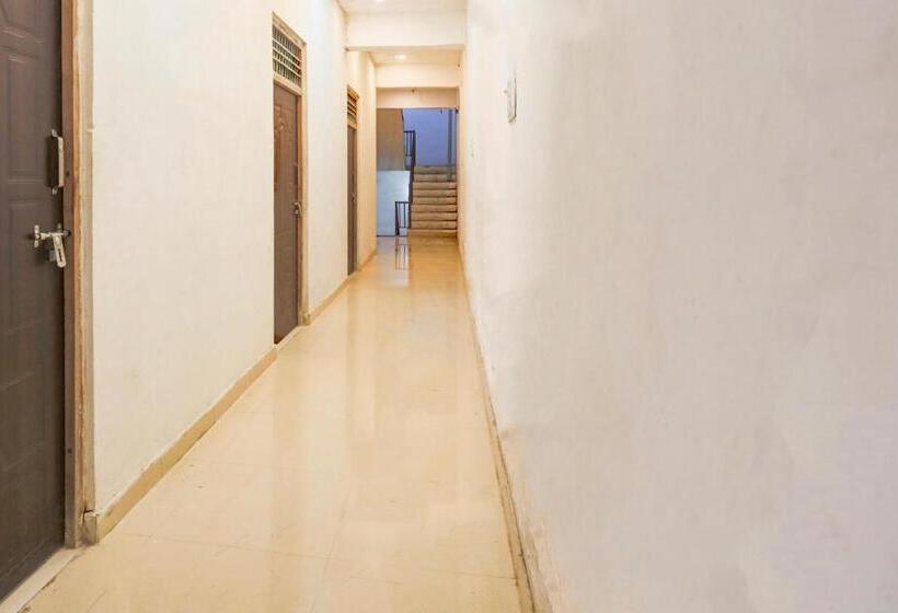 호텔 Oyo Muchhad 75