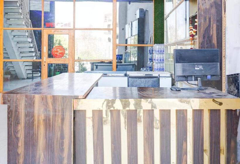 호텔 Oyo Muchhad 75