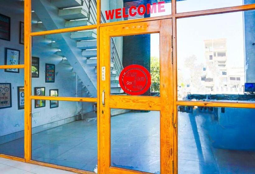 호텔 Oyo Muchhad 75