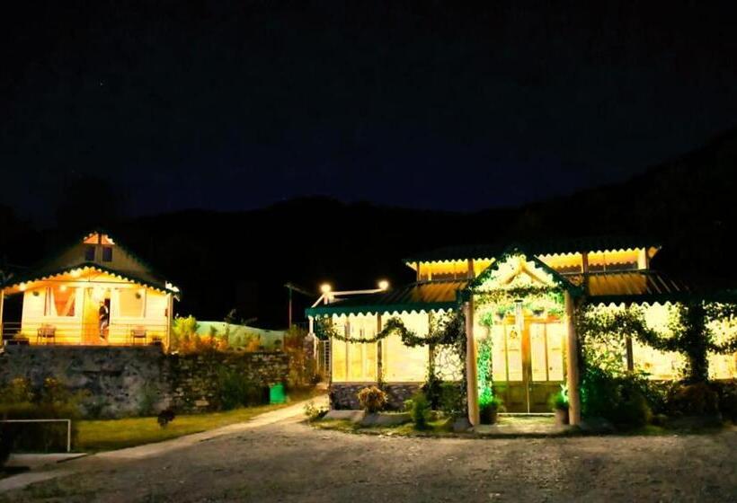 ホテル Silver Cloud Cottages