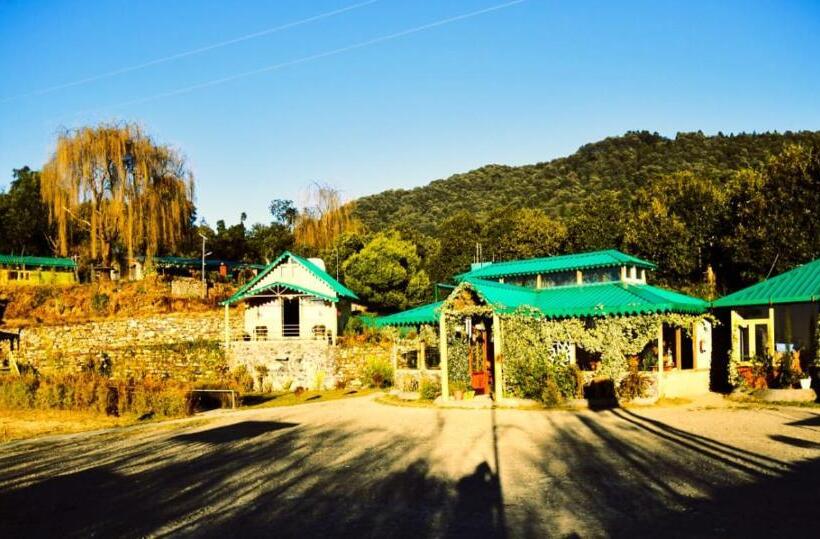 ホテル Silver Cloud Cottages