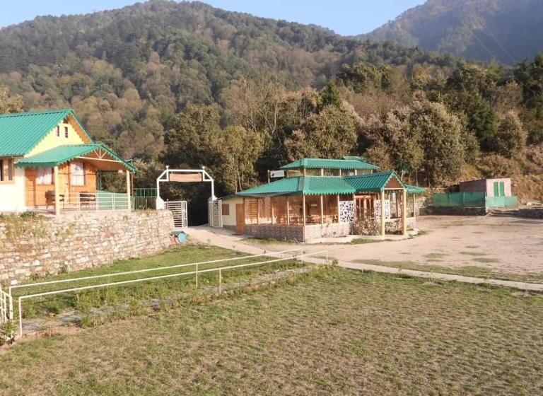 ホテル Silver Cloud Cottages