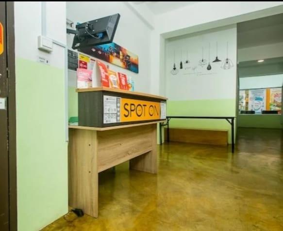 فندق Spot On 90808 Night Stayin2