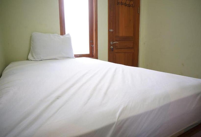 酒店 Spot On 93382 Gajayana Kost Female Only Syariah