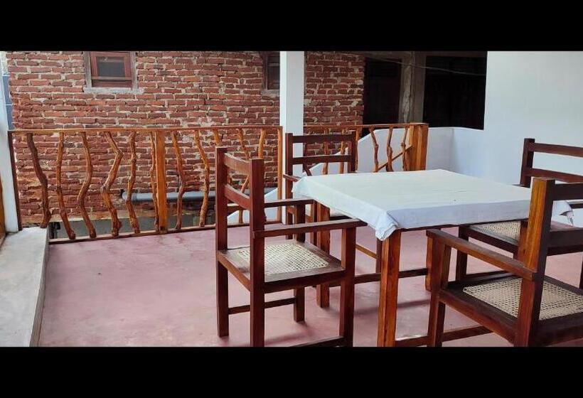 호텔 Summer House   Surf Inn