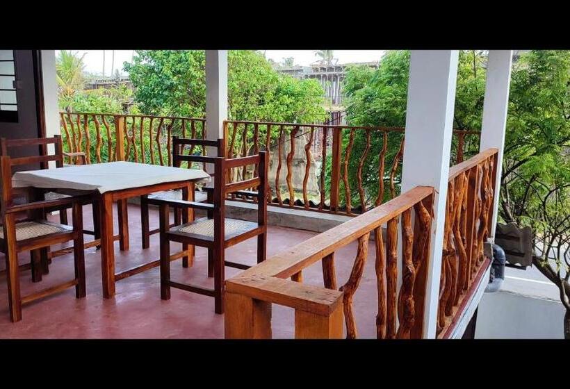 호텔 Summer House   Surf Inn