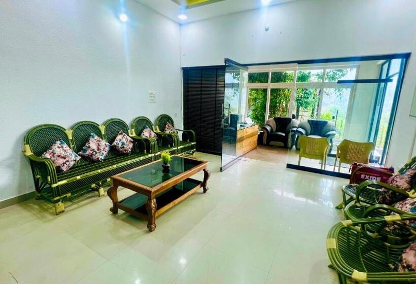 Отель The Raarees Resort A Hidden Resort In Munnar