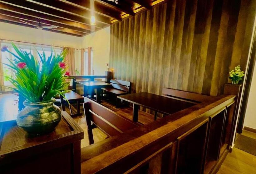 Отель The Raarees Resort A Hidden Resort In Munnar