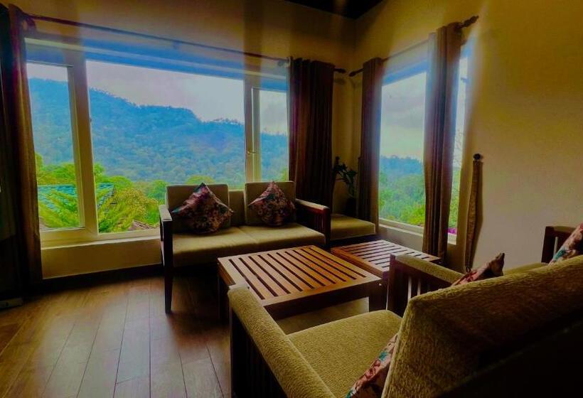 Отель The Raarees Resort A Hidden Resort In Munnar