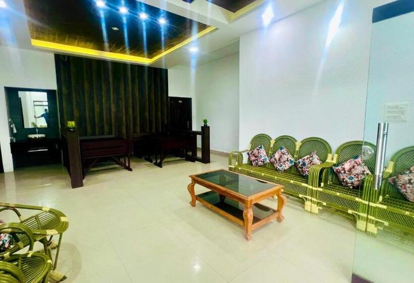 Отель The Raarees Resort A Hidden Resort In Munnar