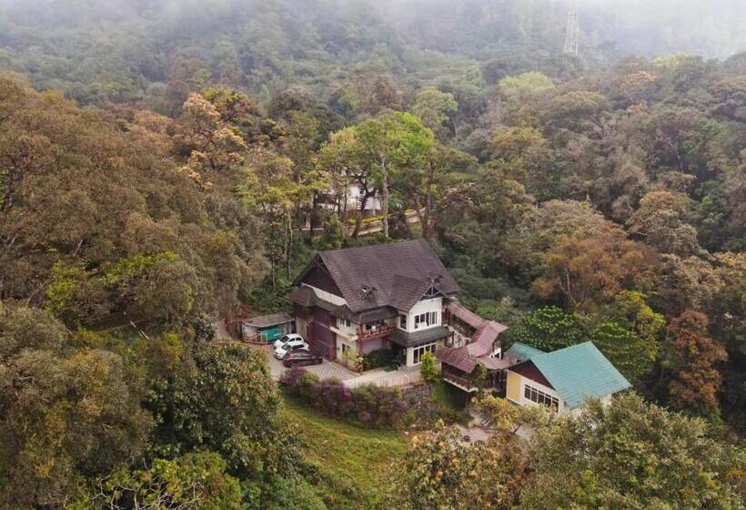 Отель The Raarees Resort A Hidden Resort In Munnar