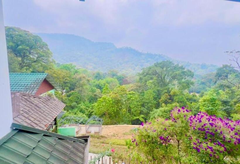 Отель The Raarees Resort A Hidden Resort In Munnar