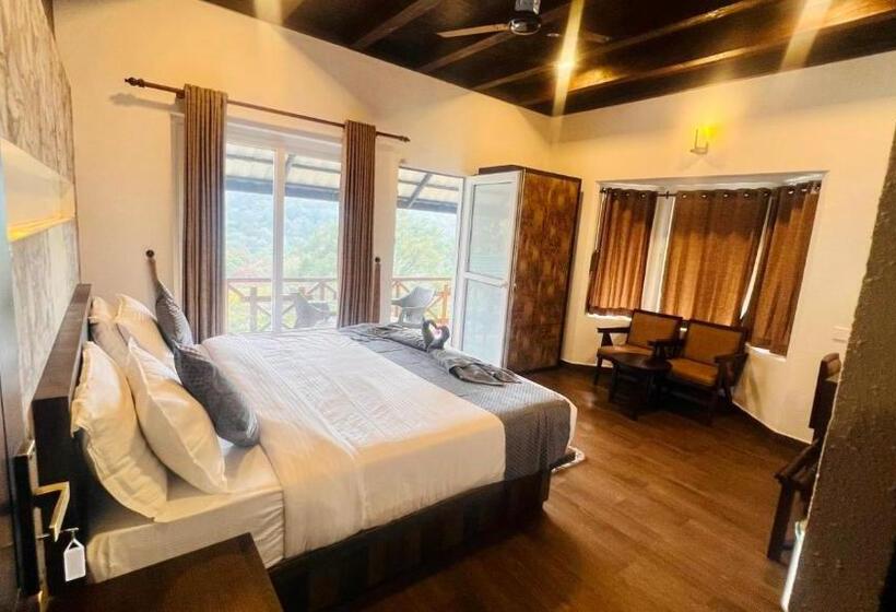 Отель The Raarees Resort A Hidden Resort In Munnar