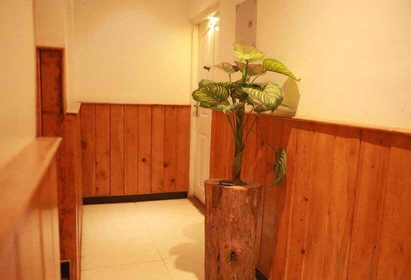 ホテル The Woodlands Residency  Unmarried And Stag Groups Not Allowed