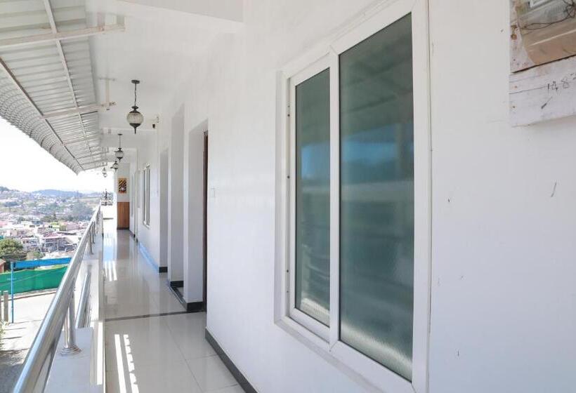 ホテル The Woodlands Residency  Unmarried And Stag Groups Not Allowed