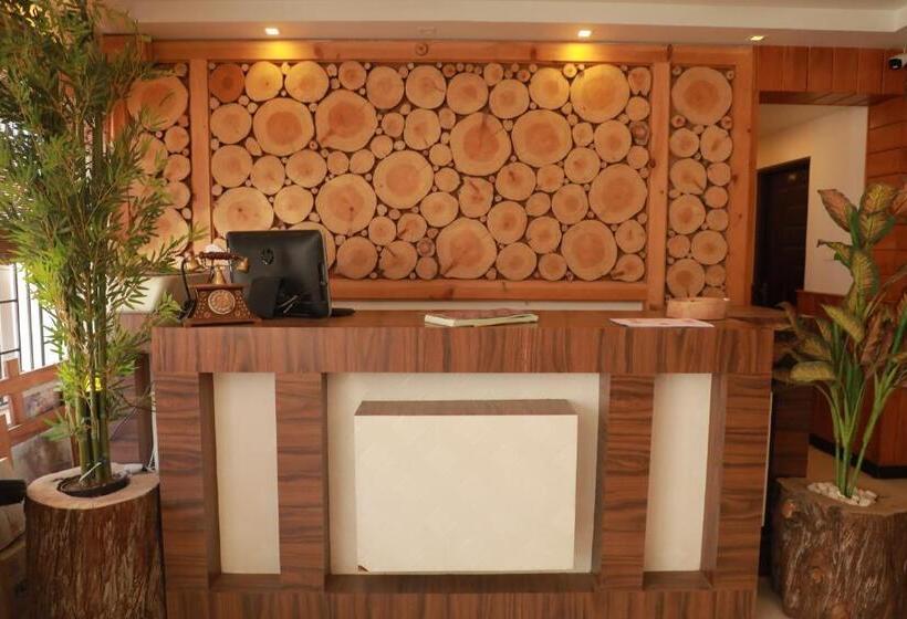 ホテル The Woodlands Residency  Unmarried And Stag Groups Not Allowed