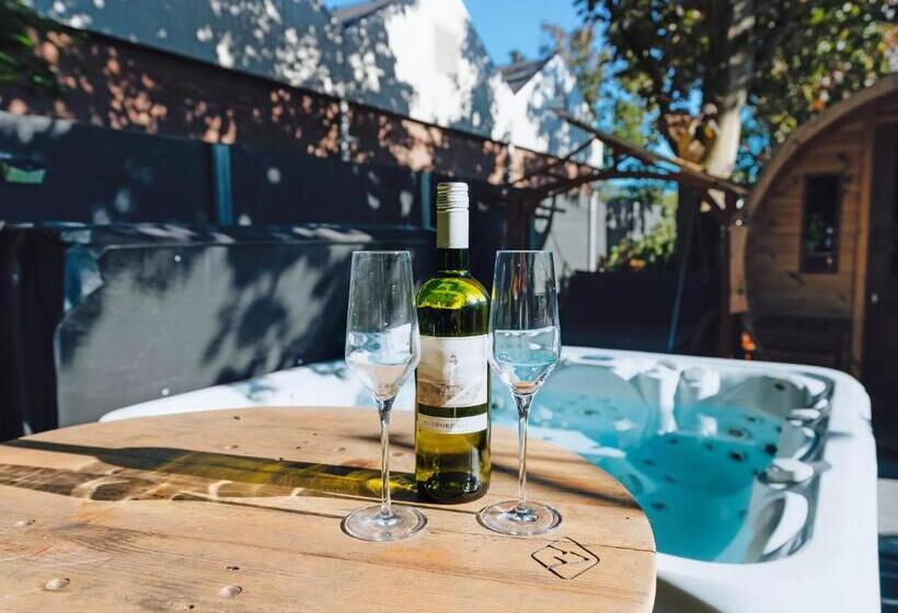 Luxe Kamer Met Jacuzzi Bij B&b Gezond Aan Zee   Toegang Wellnesstuin Meerprijs