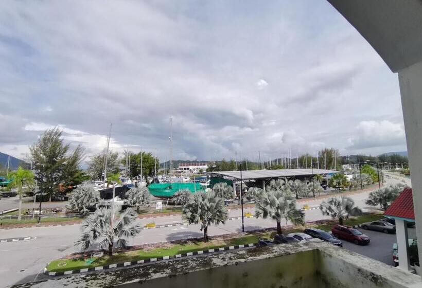 Marina Island Lumut Homestay By Goopro