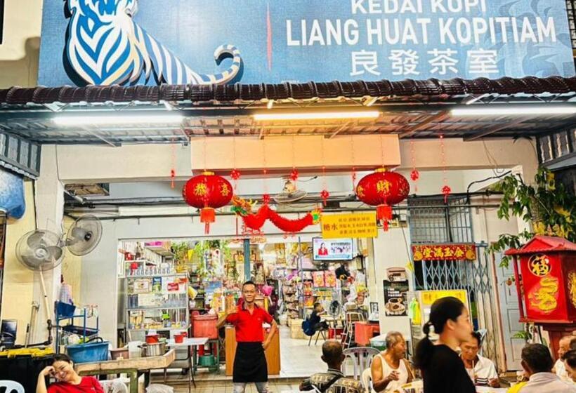 Shoplot Hostel Pangkor