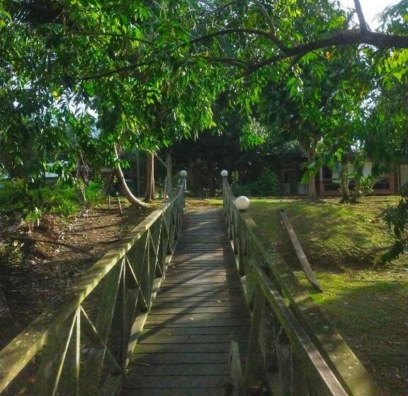 Sukau Tomanggong View Bed & Breakfast