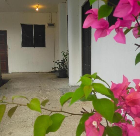 Sukau Tomanggong View Bed & Breakfast