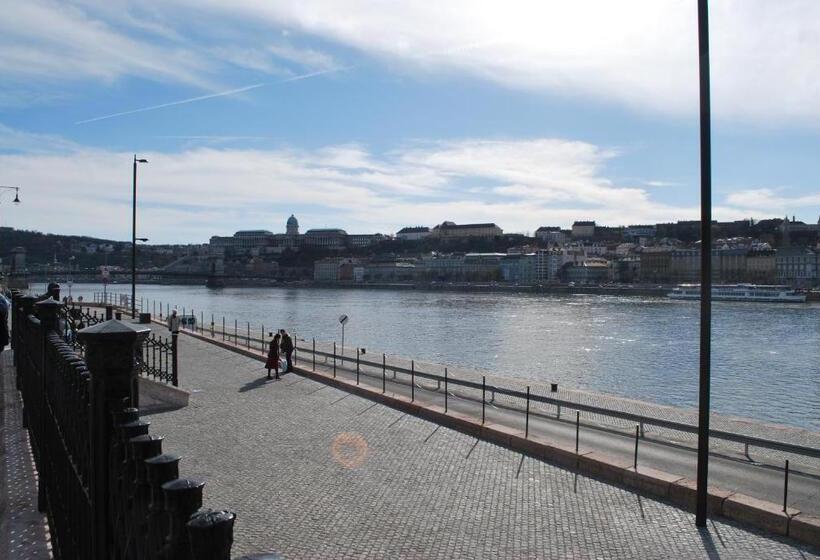 تختخواب و صبحانه Anabelle Bed And Budapest