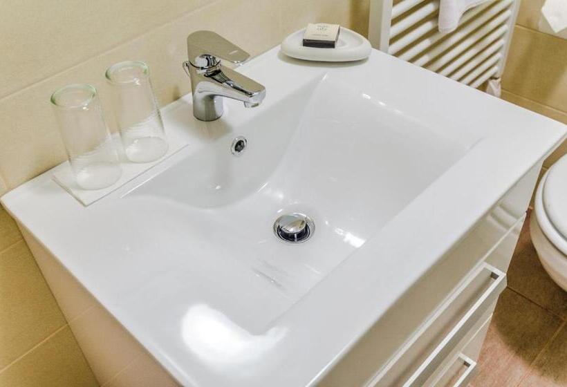 تختخواب و صبحانه Anabelle Bed And Budapest