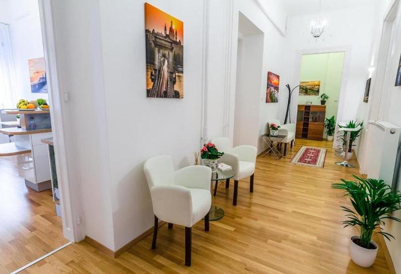 تختخواب و صبحانه Anabelle Bed And Budapest