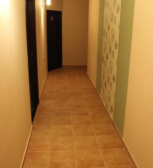 ベッドアンドブレックファースト Alice Panzió Gold