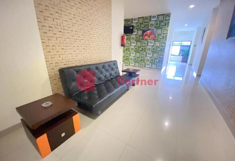 مبيت وإفطار Alpha Makassar Redpartner