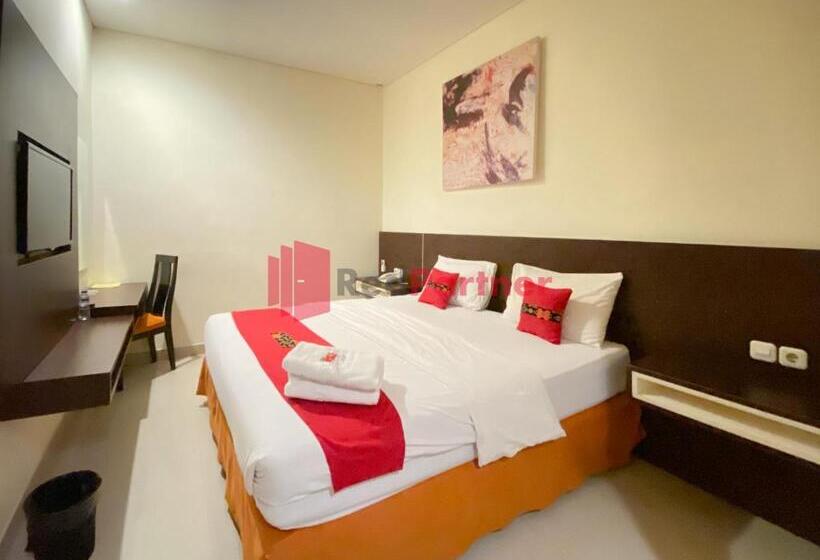 مبيت وإفطار Alpha Makassar Redpartner