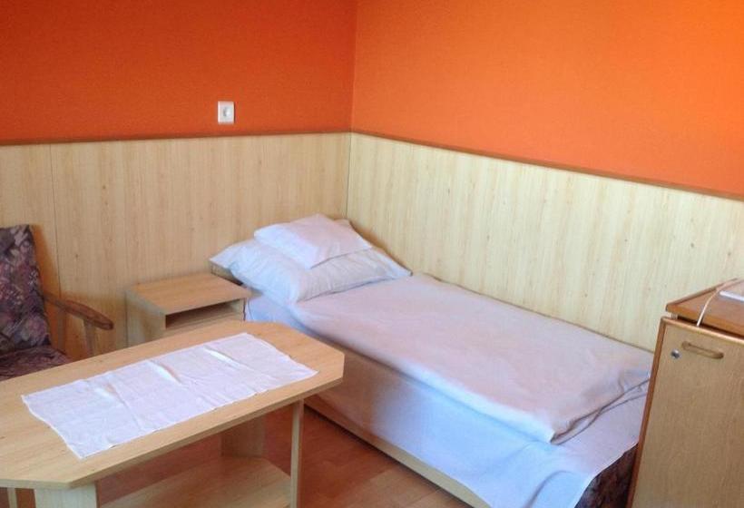 مبيت وإفطار Club Torony