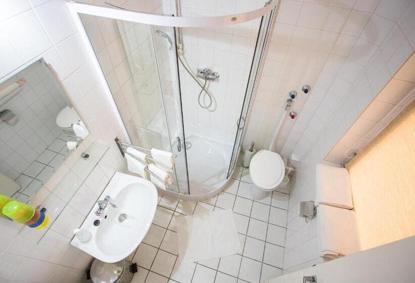 تختخواب و صبحانه Eden Panzió